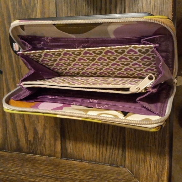 Vera Bradley Zip Around Clutch - Picture 4 of 6